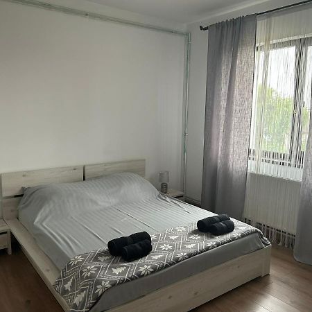 Apartament Apartament Adriana Giroc Zewnętrze zdjęcie
