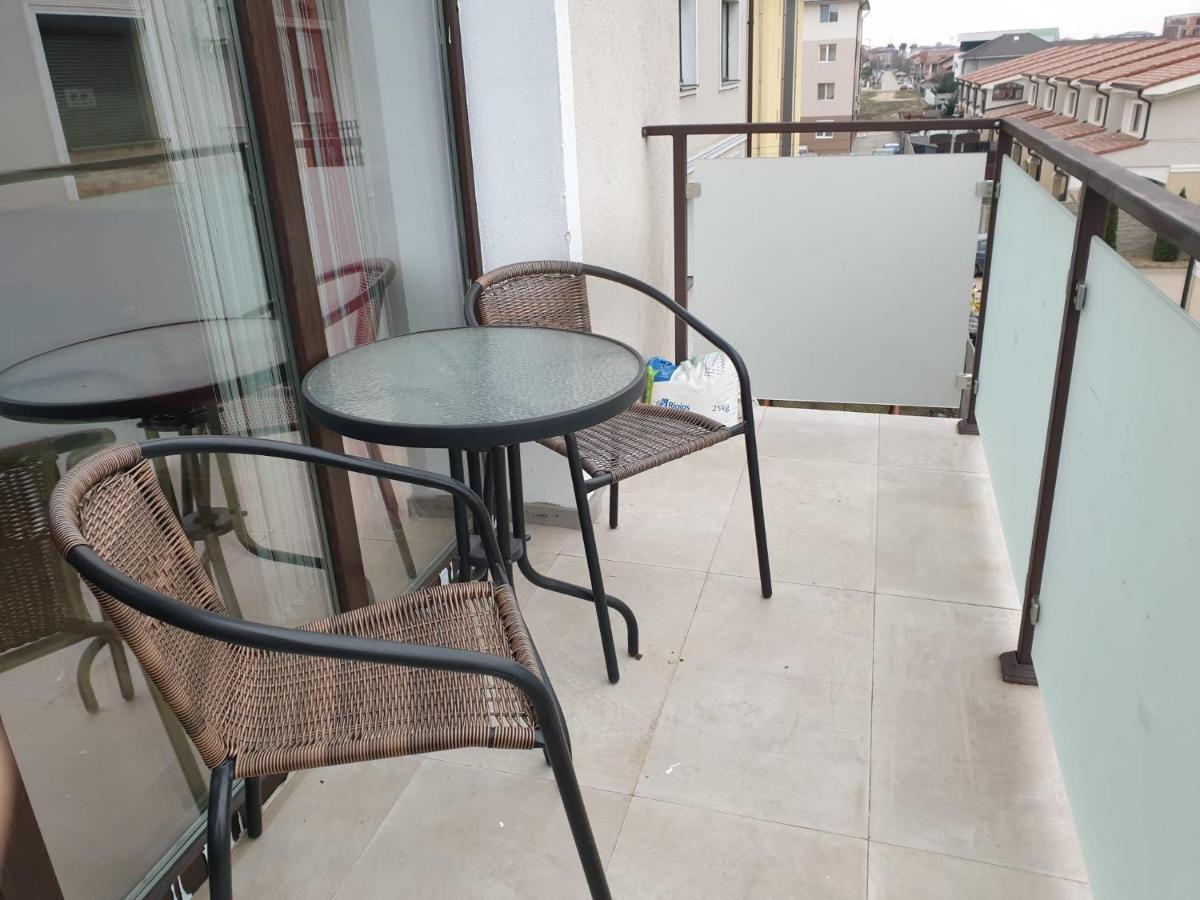 Apartament Apartament Adriana Giroc Zewnętrze zdjęcie