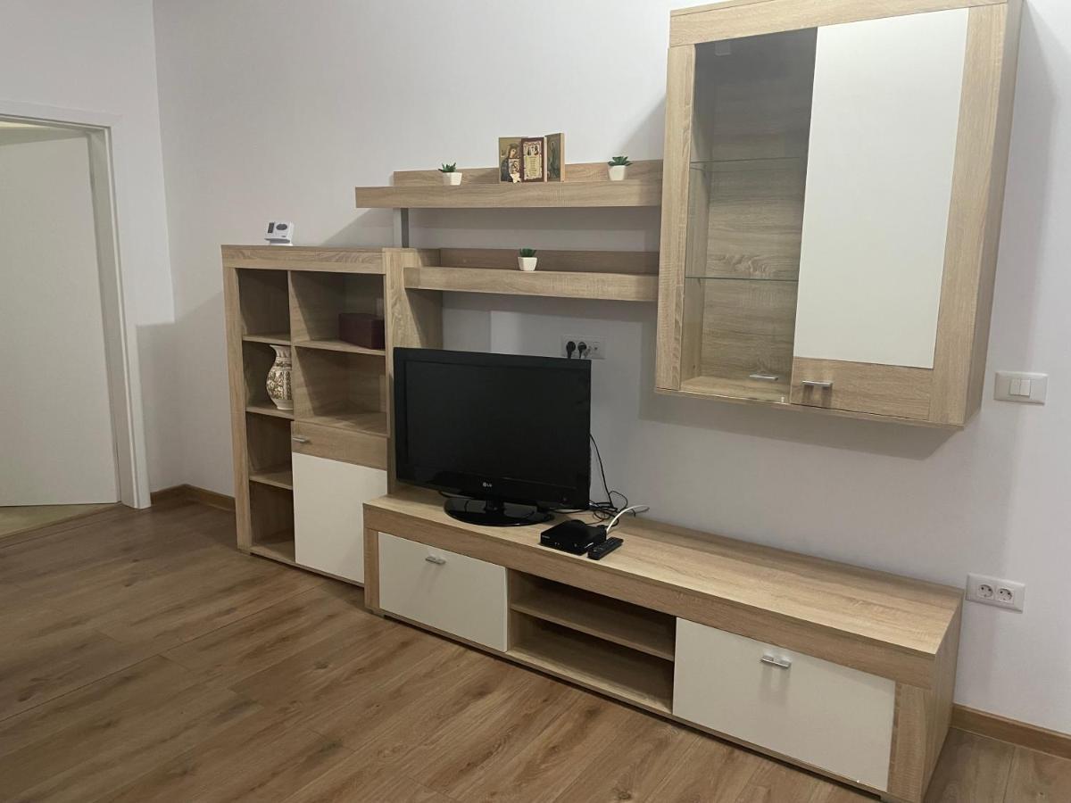 Apartament Apartament Adriana Giroc Zewnętrze zdjęcie
