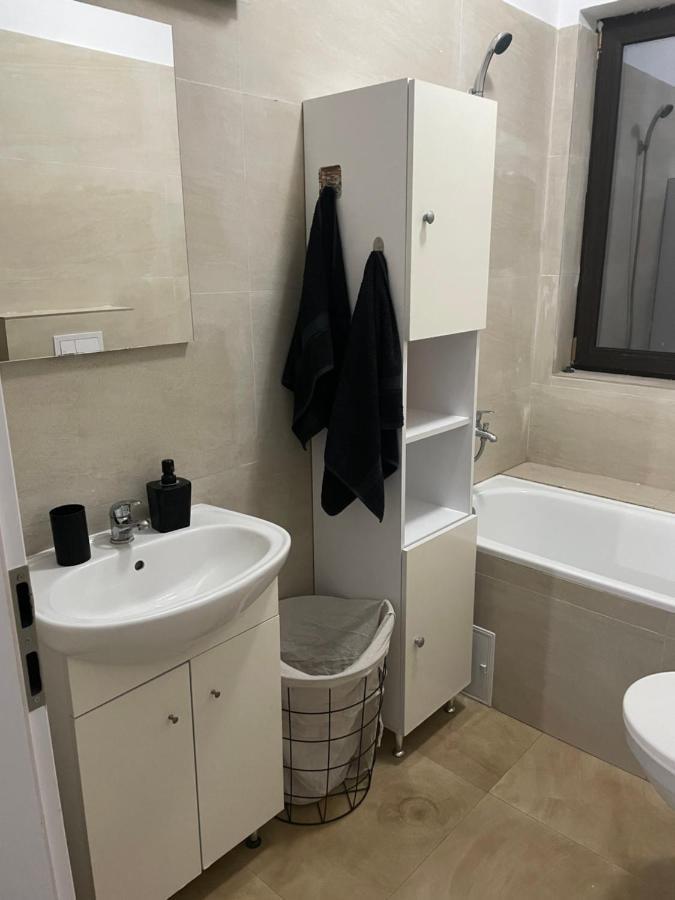 Apartament Apartament Adriana Giroc Zewnętrze zdjęcie